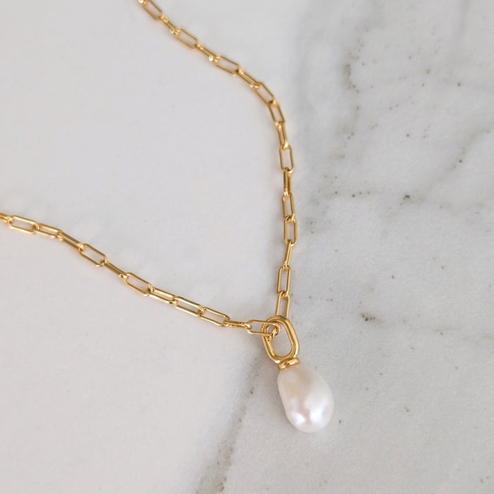 Statement Pearl Necklace in Gold – Contemporary Pearl Jewellery